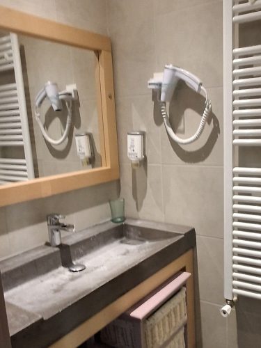 Hôtel Tourmalet French Pyrenees bathroom